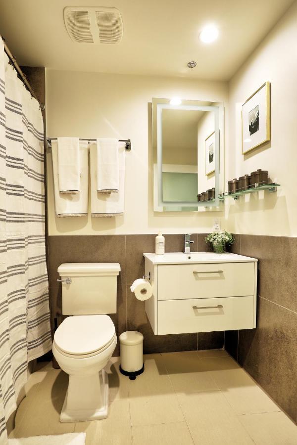 Classic Angeles Elegance In Downtown, Sleeps 4, Free Parking And 360 Degree View Roof Pool! Apartment