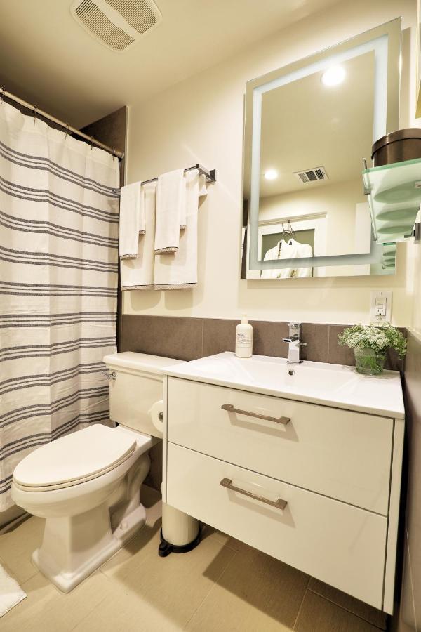 Apartment Classic Angeles Elegance In Downtown, Sleeps 4, Free Parking And 360 Degree View Roof Pool!
