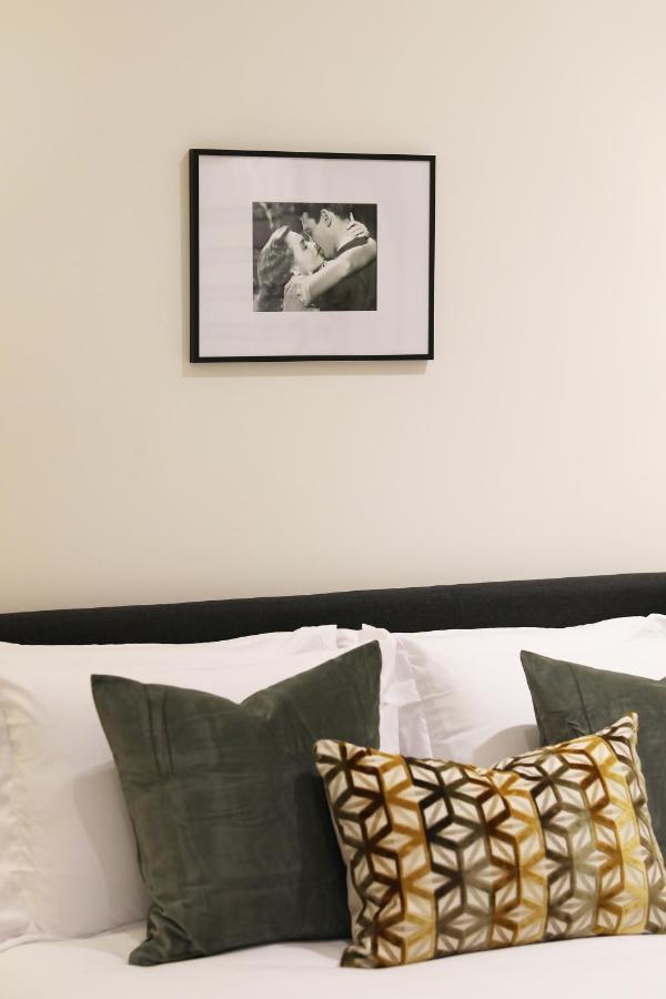 Apartment Classic Angeles Elegance In Downtown, Sleeps 4, Free Parking And 360 Degree View Roof Pool! Los Angeles