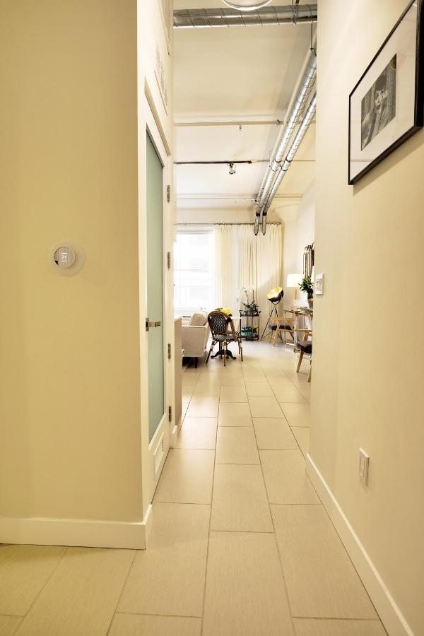 Classic Angeles Elegance In Downtown, Sleeps 4, Free Parking And 360 Degree View Roof Pool! Apartment Los Angeles