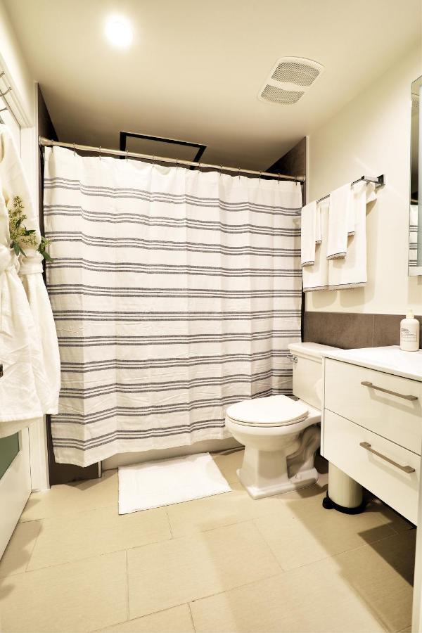 Classic Angeles Elegance In Downtown, Sleeps 4, Free Parking And 360 Degree View Roof Pool!