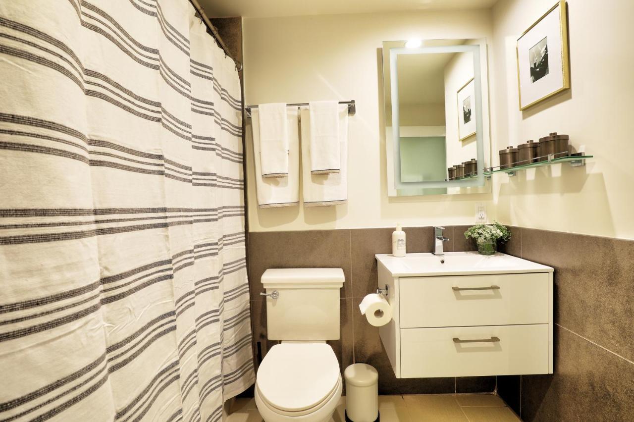 Apartment Classic Angeles Elegance In Downtown, Sleeps 4, Free Parking And 360 Degree View Roof Pool! *