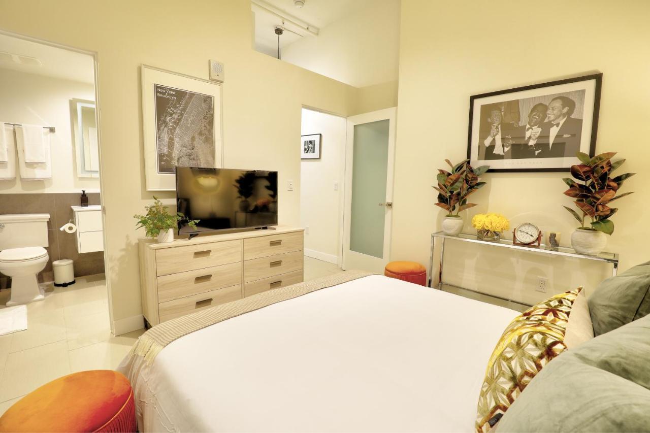 Classic Angeles Elegance In Downtown, Sleeps 4, Free Parking And 360 Degree View Roof Pool!