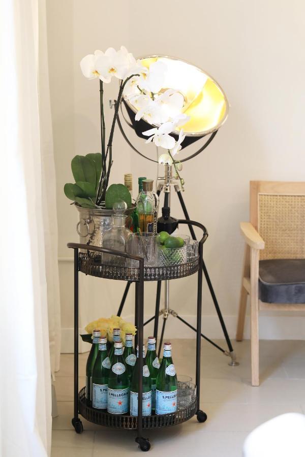 Apartment Classic Angeles Elegance In Downtown, Sleeps 4, Free Parking And 360 Degree View Roof Pool! *