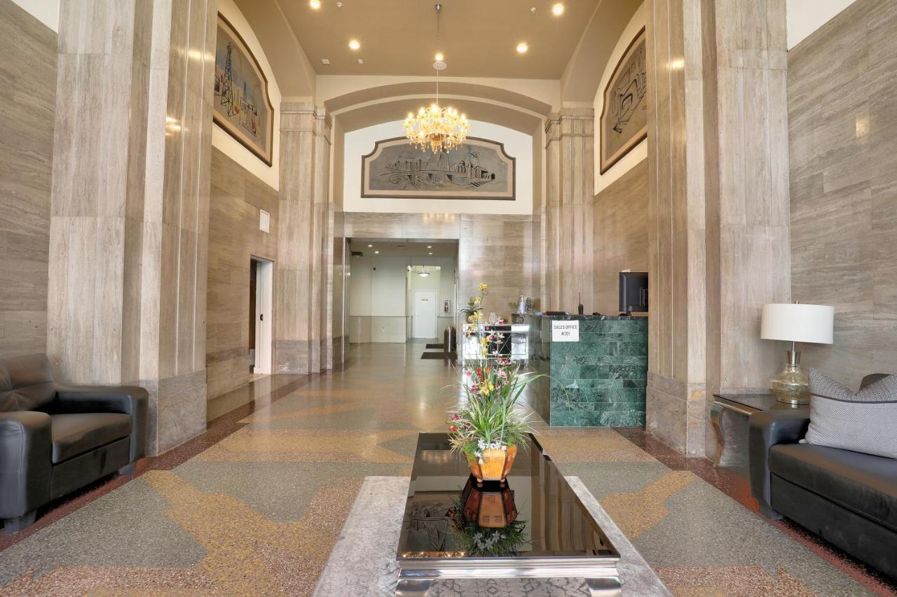 Classic Angeles Elegance In Downtown, Sleeps 4, Free Parking And 360 Degree View Roof Pool! Apartment Los Angeles