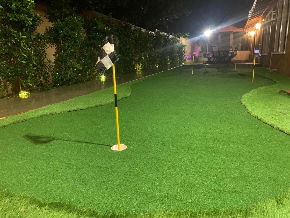 A Serene Home With 5Br, 3Ba, Pool, Spa, And Mini-Golf Pousada