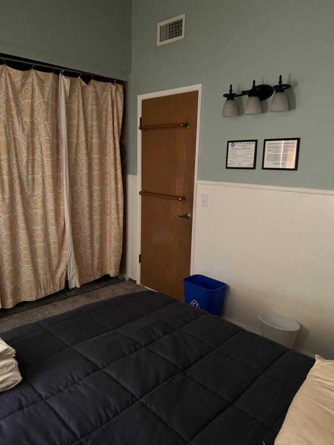 Comfy Cozy On Quiet Cul-de-sac Homestay Los Angeles