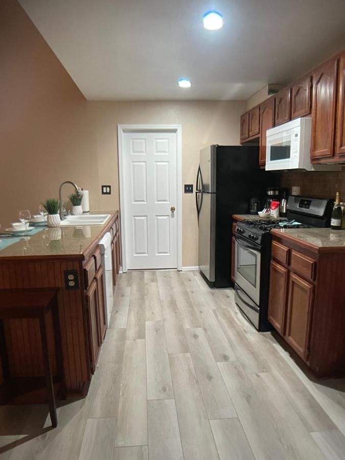 Cal King & Queen Beds, 3 Spas & Pool Gourmet Kitchen, Wicked Fast Wifi & Covered Security Parking, Two Smart Tvs With Disney, Apple Tv & Amazon Prime, Ideal For Nightly & Weekly Executive Stays Los Angeles