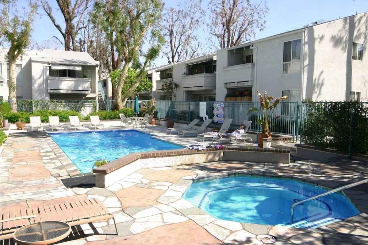 Cal King & Queen Beds, 3 Spas & Pool Gourmet Kitchen, Wicked Fast Wifi & Covered Security Parking, Two Smart Tvs With Disney, Apple Tv & Amazon Prime, Ideal For Nightly & Weekly Executive Stays Los Angeles