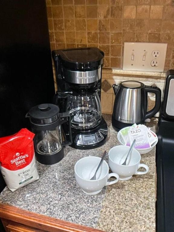 Apartamento Cal King & Queen Beds, 3 Spas & Pool Gourmet Kitchen, Wicked Fast Wifi & Covered Security Parking, Two Smart Tvs With Disney, Apple Tv & Amazon Prime, Ideal For Nightly & Weekly Executive Stays *