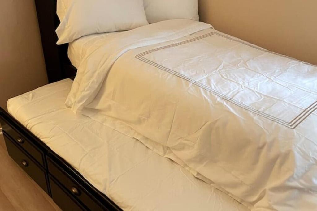 Cal King & Queen Beds, 3 Spas & Pool Gourmet Kitchen, Wicked Fast Wifi & Covered Security Parking, Two Smart Tvs With Disney, Apple Tv & Amazon Prime, Ideal For Nightly & Weekly Executive Stays