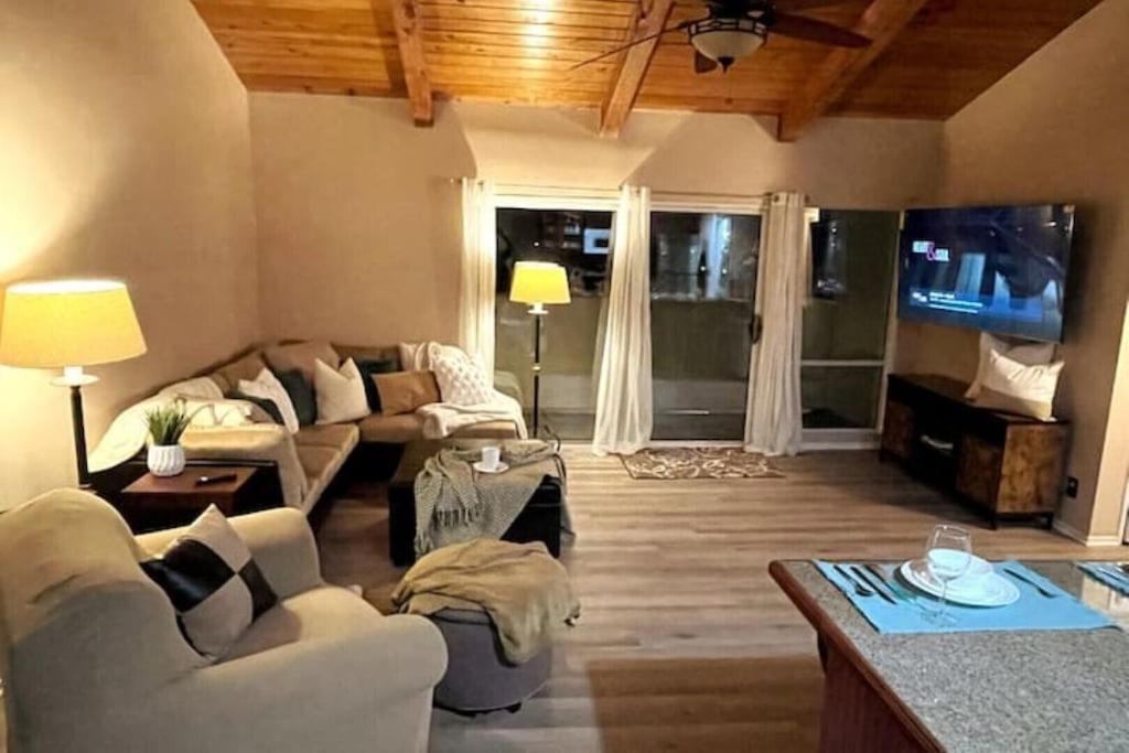 Cal King & Queen Beds, 3 Spas & Pool Gourmet Kitchen, Wicked Fast Wifi & Covered Security Parking, Two Smart Tvs With Disney, Apple Tv & Amazon Prime, Ideal For Nightly & Weekly Executive Stays Los Angeles