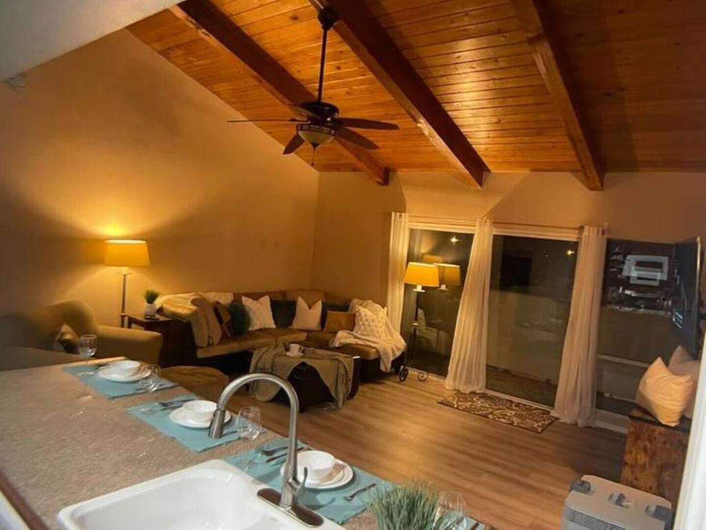 Apartamento Cal King & Queen Beds, 3 Spas & Pool Gourmet Kitchen, Wicked Fast Wifi & Covered Security Parking, Two Smart Tvs With Disney, Apple Tv & Amazon Prime, Ideal For Nightly & Weekly Executive Stays