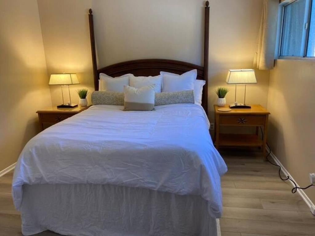 Cal King & Queen Beds, 3 Spas & Pool Gourmet Kitchen, Wicked Fast Wifi & Covered Security Parking, Two Smart Tvs With Disney, Apple Tv & Amazon Prime, Ideal For Nightly & Weekly Executive Stays