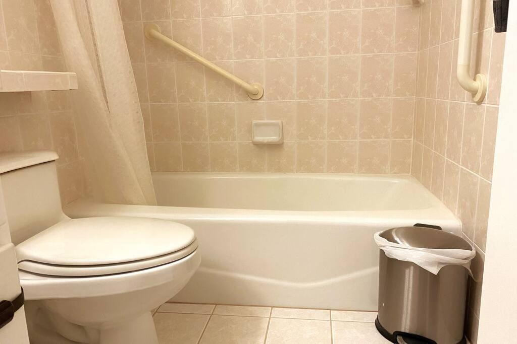 Spacious Family Oasis In Silicon 5mins To Lax