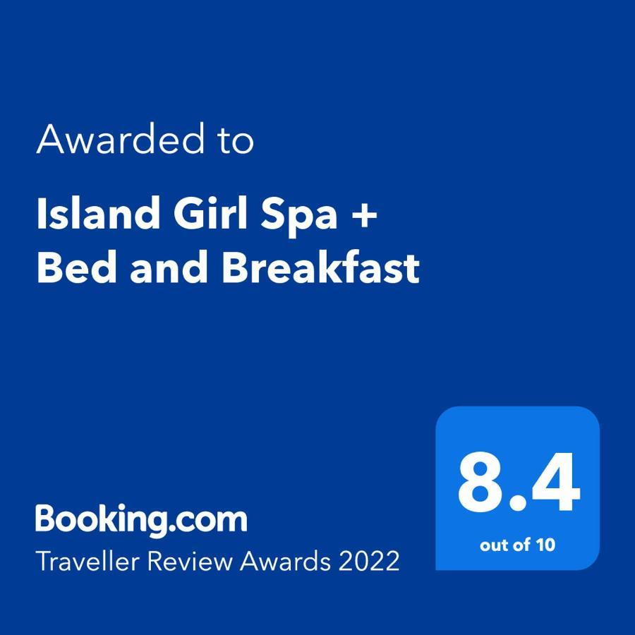 Bed & Breakfast Island Girl + *