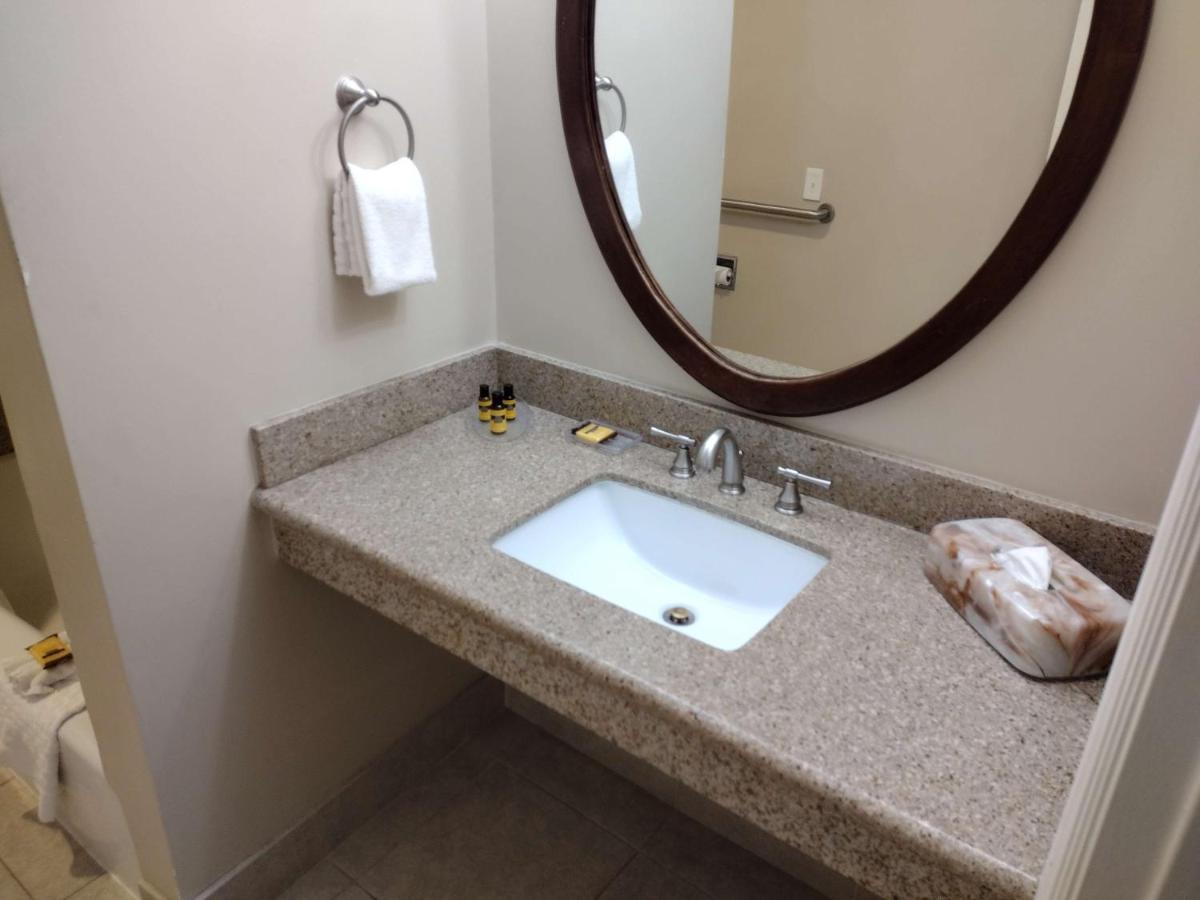 Best Western Plus San Pedro &