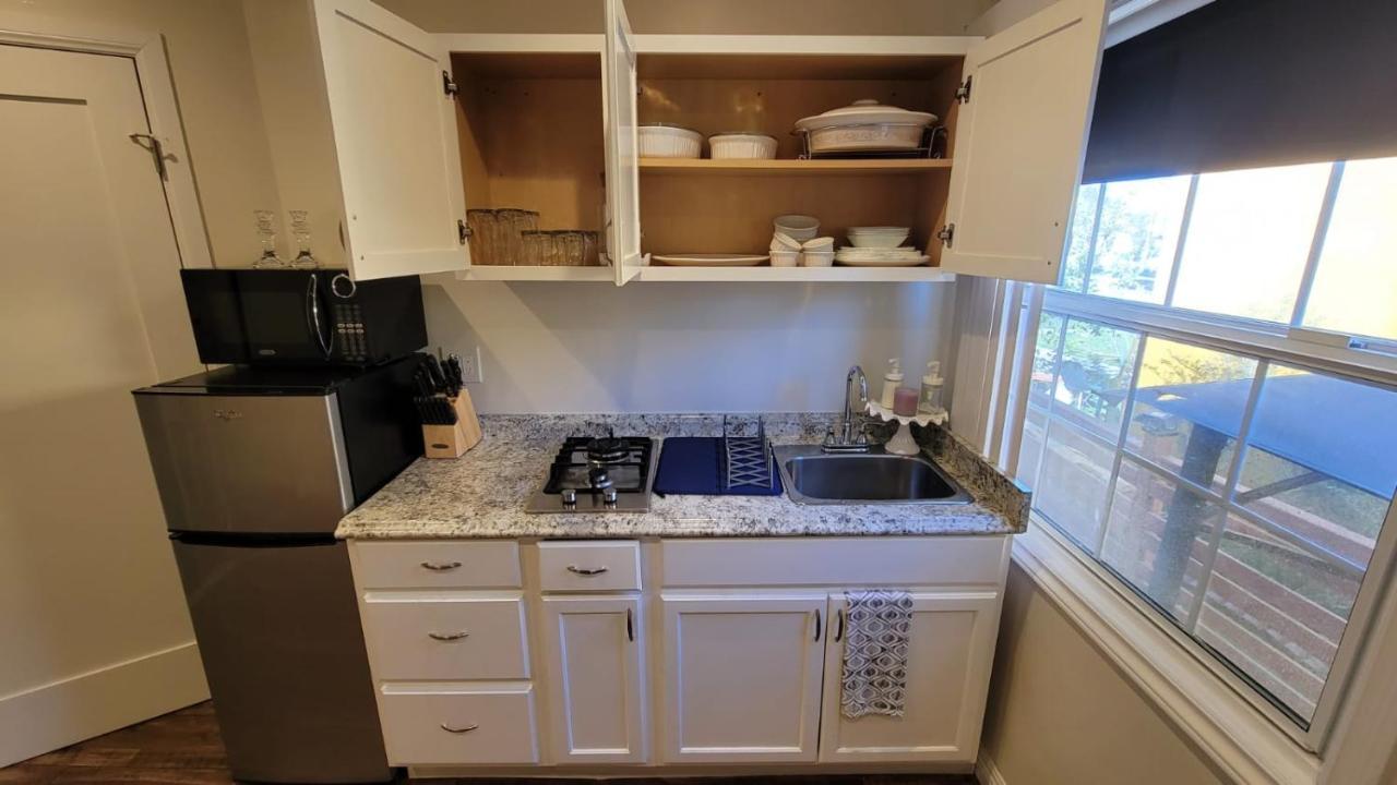 Adorable Modern With Full Kitchen * Los Angeles