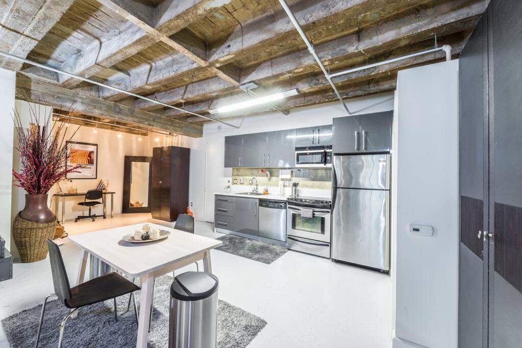 Newly Renovated 1Bdrm Loft Dtla And Rooftop Pool Apartment Los Angeles