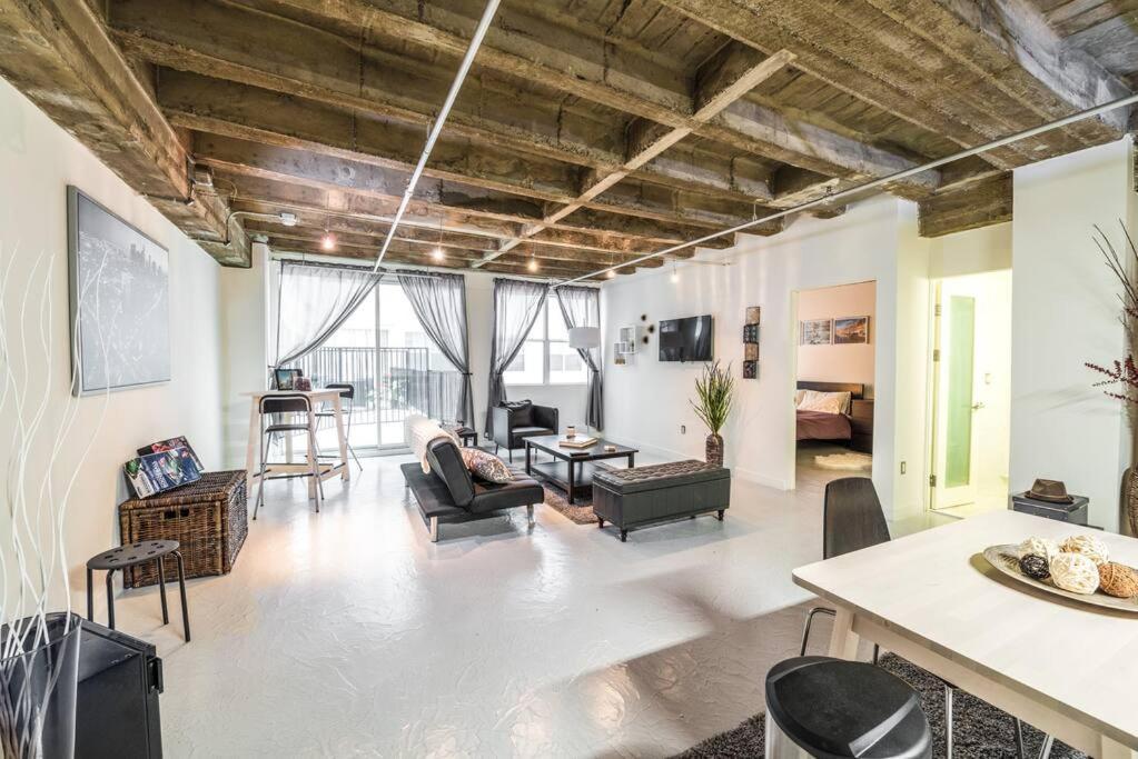 Newly Renovated 1Bdrm Loft Dtla And Rooftop Pool Apartment *