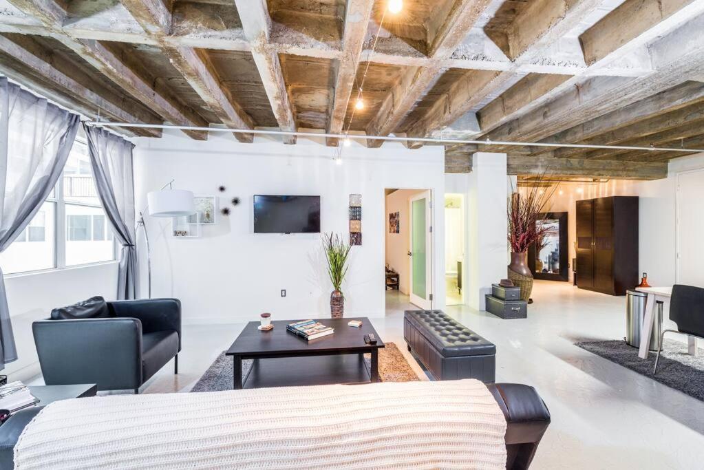 Newly Renovated 1Bdrm Loft Dtla And Rooftop Pool Apartment *