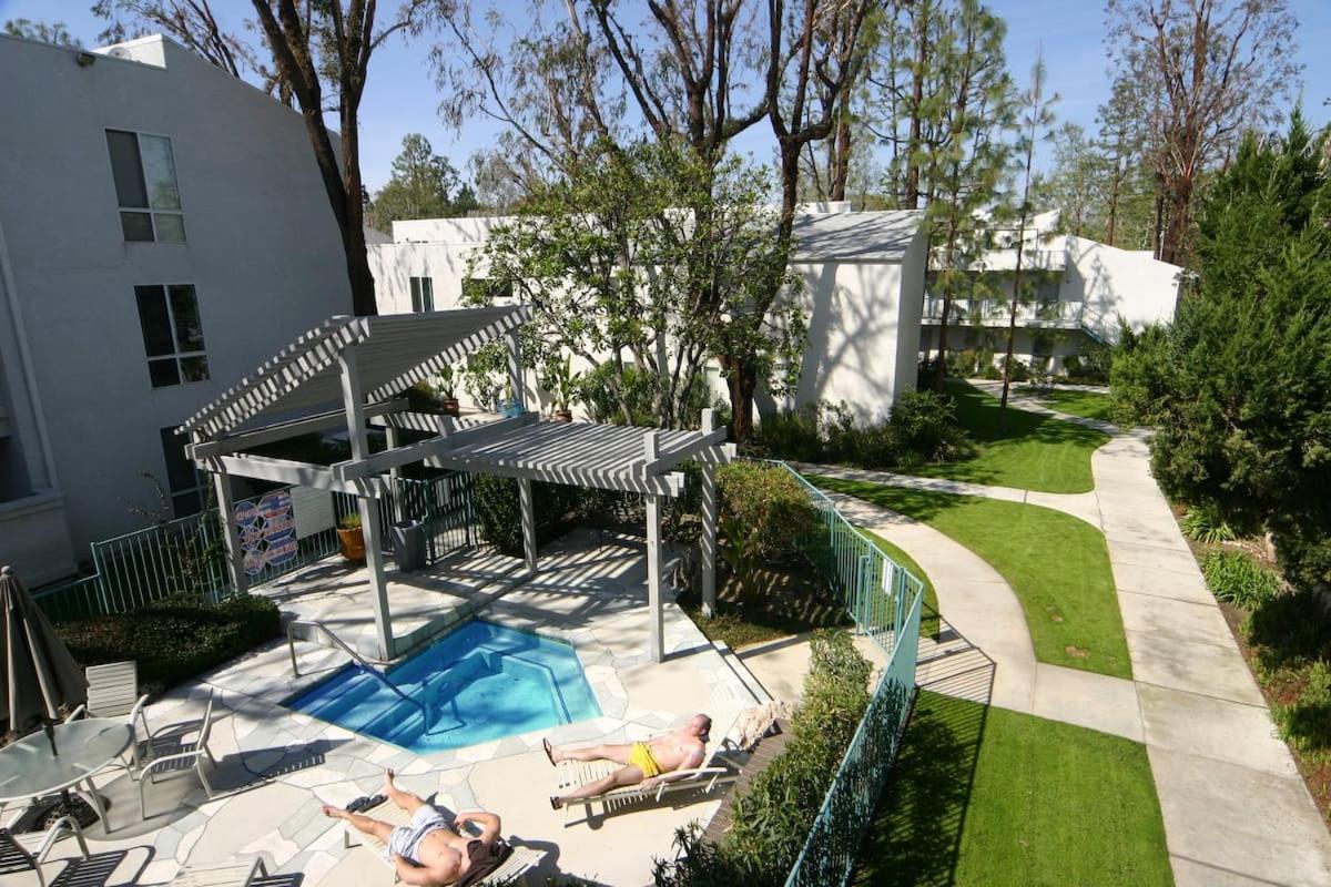 Apartamento Cal King & Queen Beds, 3 Spas & Pool Gourmet Kitchen, Wicked Fast Wifi & Covered Security Parking, Two Smart Tvs With Disney, Apple Tv & Amazon Prime, Ideal For Nightly & Weekly Executive Stays *