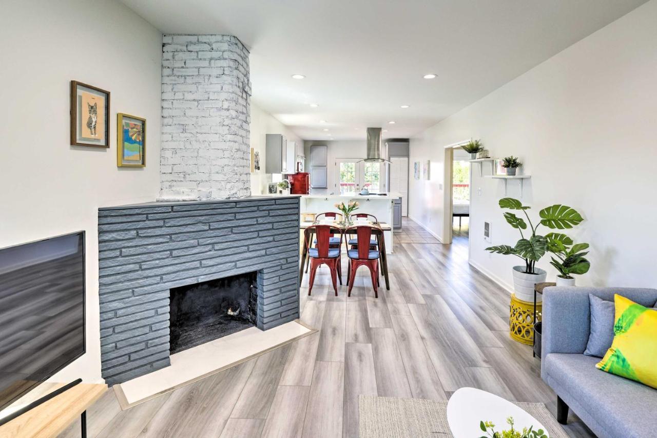Hip And Prismatic La Gem With Curated Art Gallery *