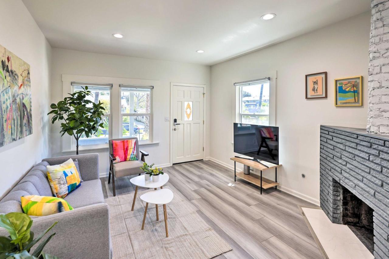 Hip And Prismatic La Gem With Curated Art Gallery * Los Angeles