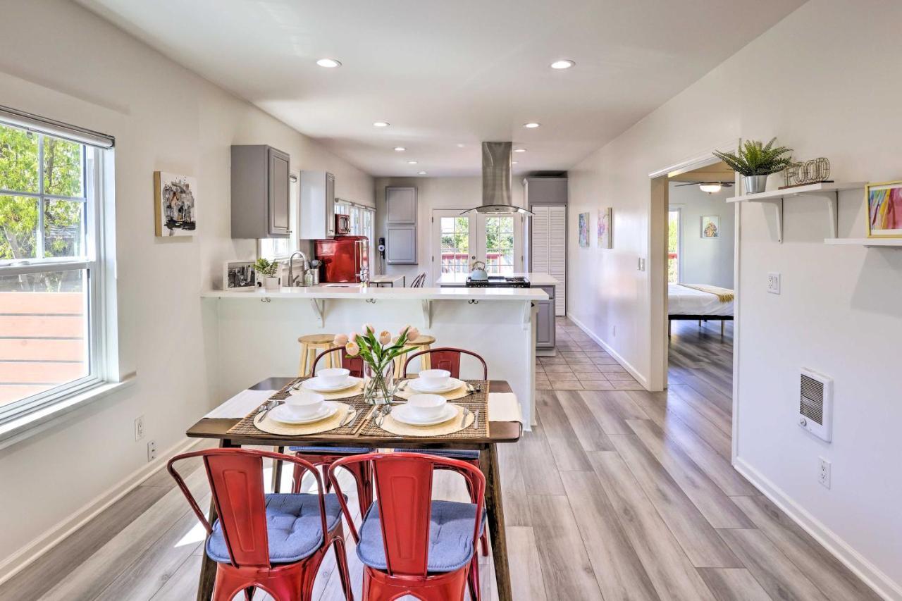 Hip And Prismatic La Gem With Curated Art Gallery