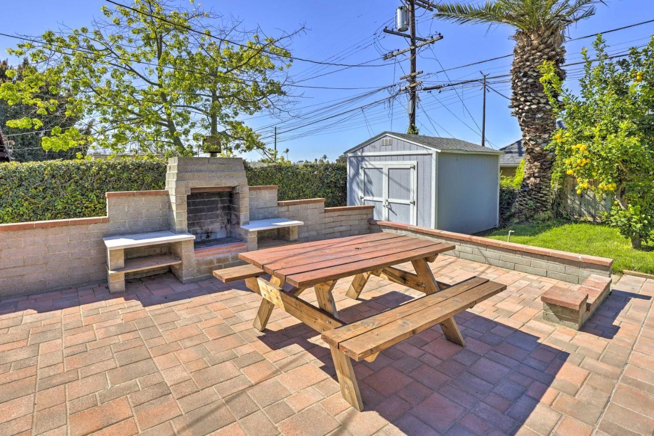 Hip And Prismatic La Gem With Curated Art Gallery *