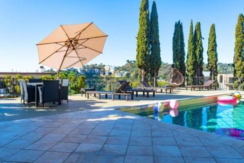 Hollywood Hills Private Hospedagem domiciliar *