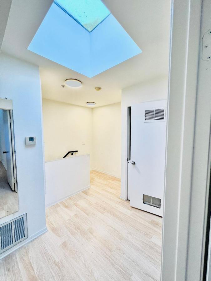 Lovely 2-story 2-bedroom Unit With Free Secure Parking Apartment