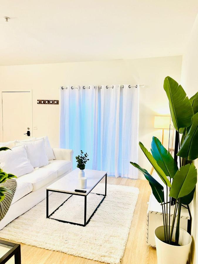 Lovely 2-story 2-bedroom Unit With Free Secure Parking *