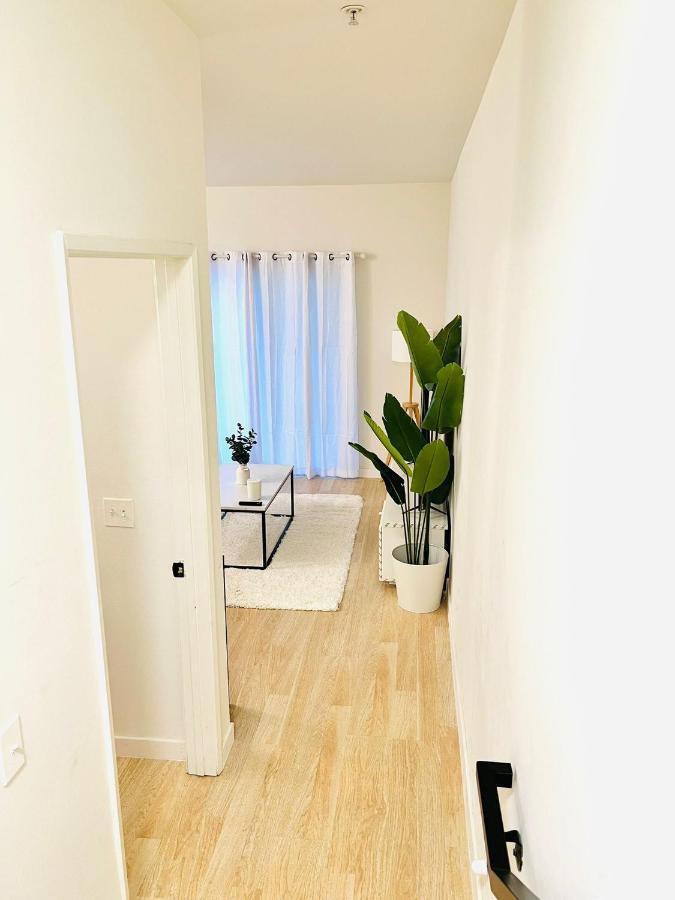 Lovely 2-story 2-bedroom Unit With Free Secure Parking Apartment Los Angeles