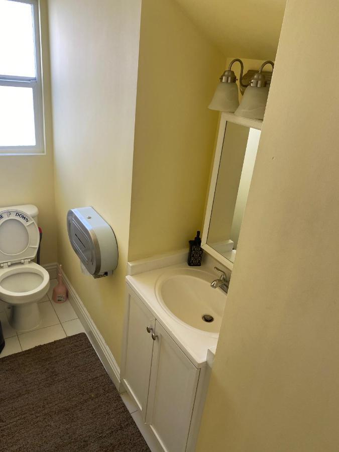 Homestay Private Large La Bedroom W Private Half-bathroom - Ac - Wifi - Private Fridge Near Usc - Exposition Park - Usc Memorial Coliseum - Banc Of California Stadium - Downtown Dtla - University Of Southern California Usc! *