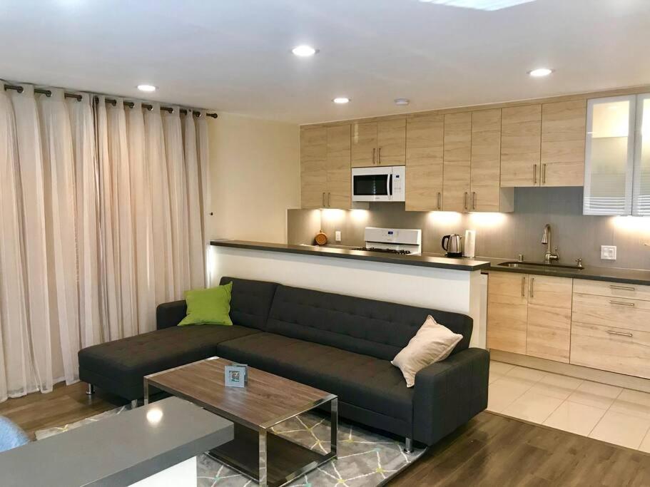 Private Modern With Backyard Los Angeles
