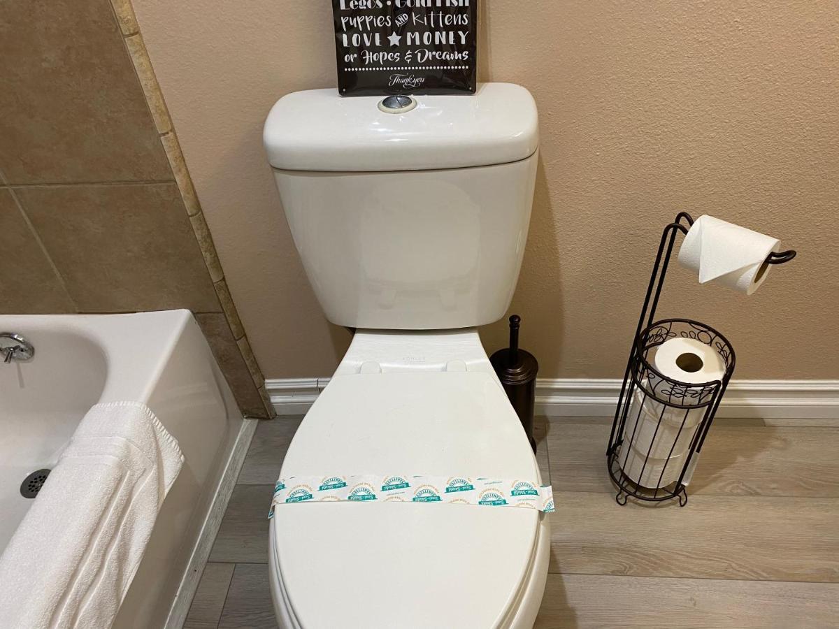 Apartamento Cal King & Queen Beds, 3 Spas & Pool Gourmet Kitchen, Wicked Fast Wifi & Covered Security Parking, Two Smart Tvs With Disney, Apple Tv & Amazon Prime, Ideal For Nightly & Weekly Executive Stays *