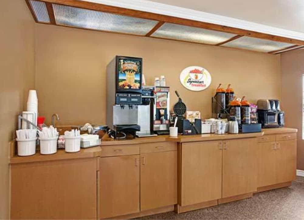Motel Super 8 By Wyndham Angeles Downtown