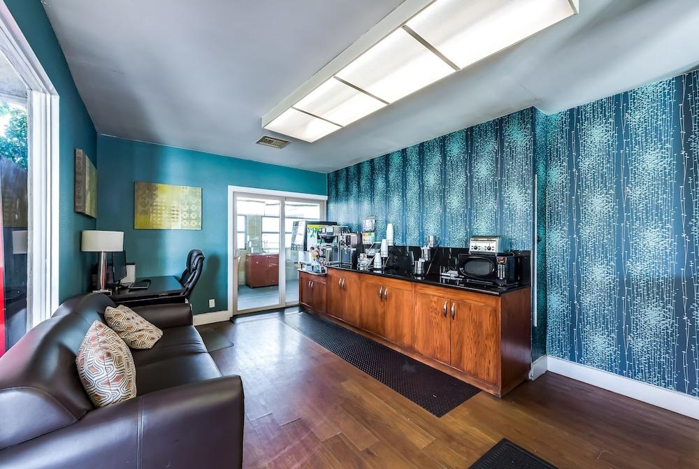 Olivia Motel 3*