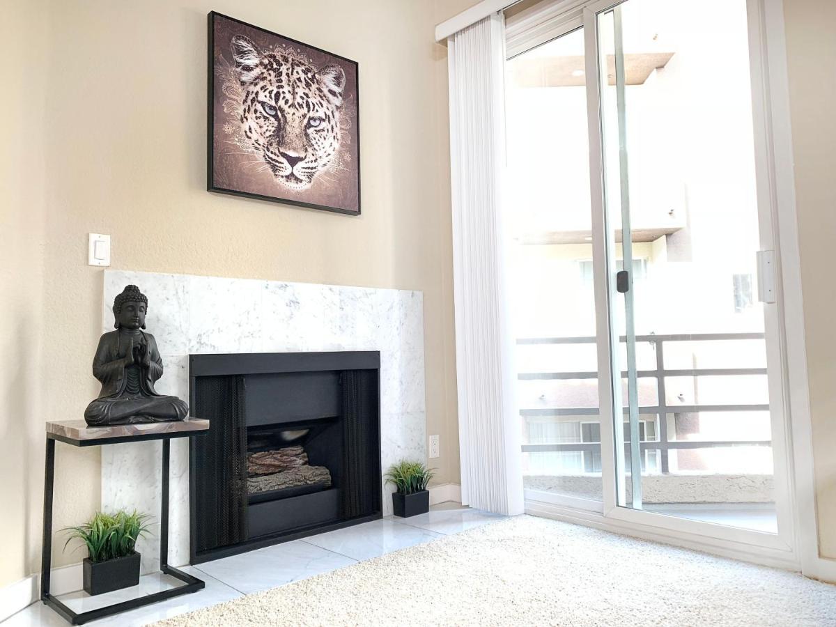 Hollywood Hills !!! One Bedroom Apartment !!!