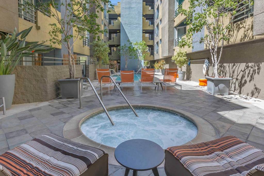 Apartment Hollywood Hills !!! One Bedroom Apartment !!!