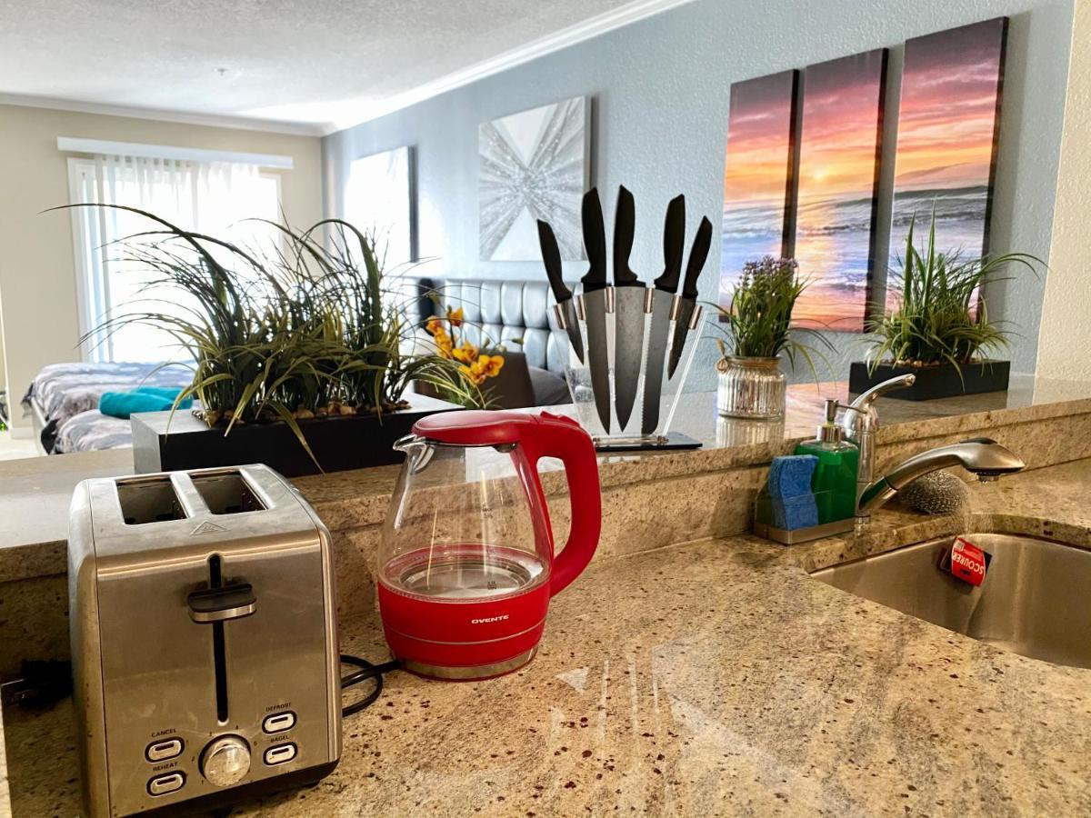 Apartment Holywood Hills !!! 2bed Studio !!!