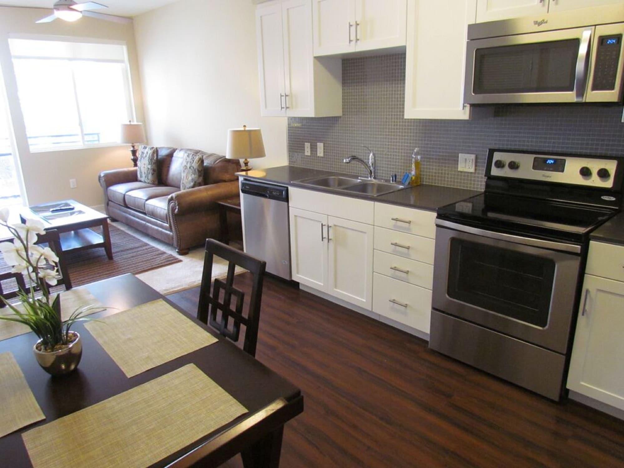 Apartment Miracle Mile Apartments With Full Amenities *