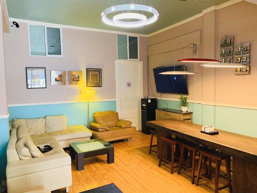 Hostel Melrose (adults Only)