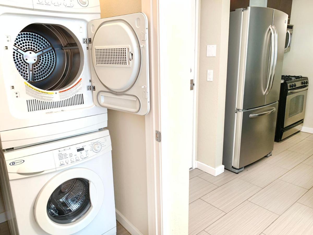 Hollywood Hills !!! One Bedroom Apartment !!!