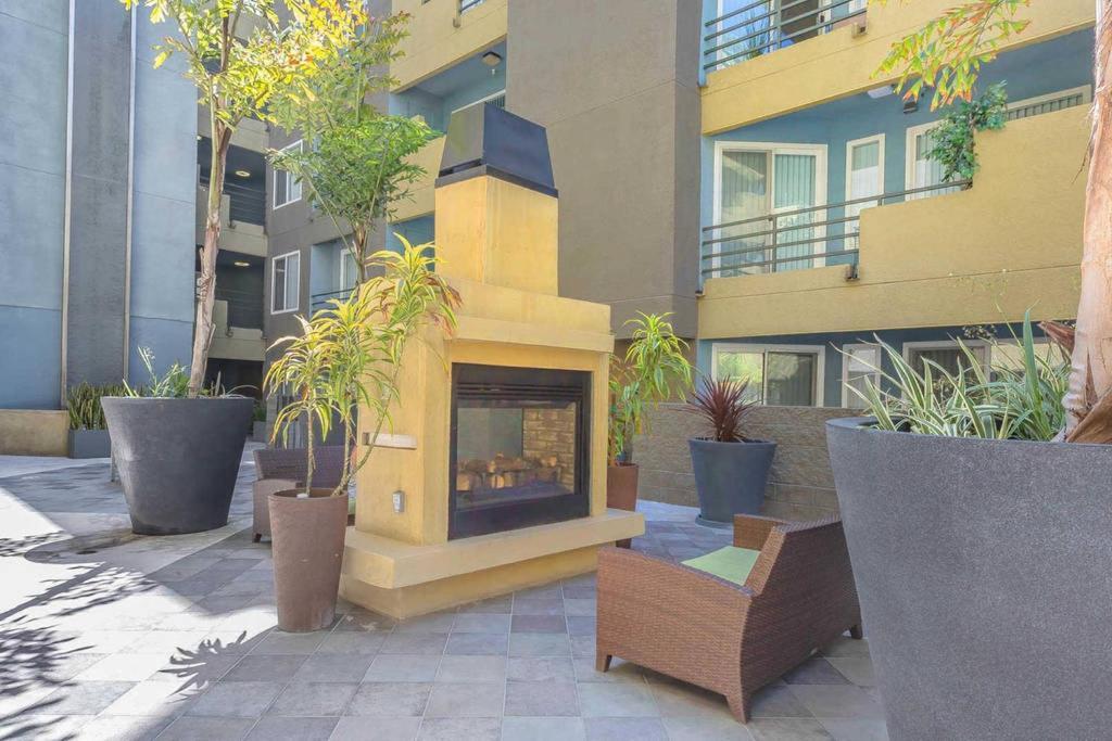 Hollywood Hills !!! One Bedroom Apartment !!! Los Angeles