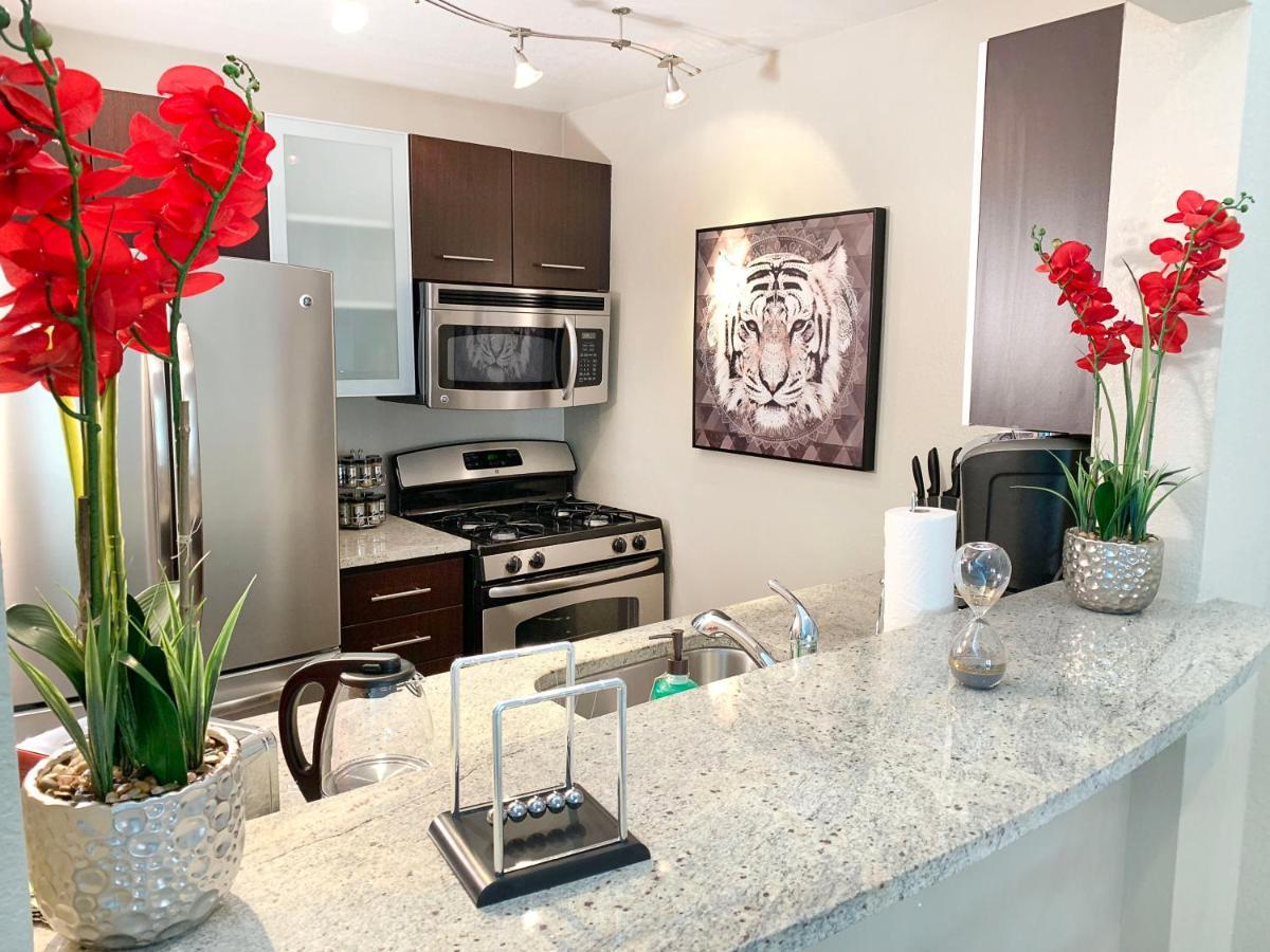Hollywood Hills !!! One Bedroom Apartment !!! *