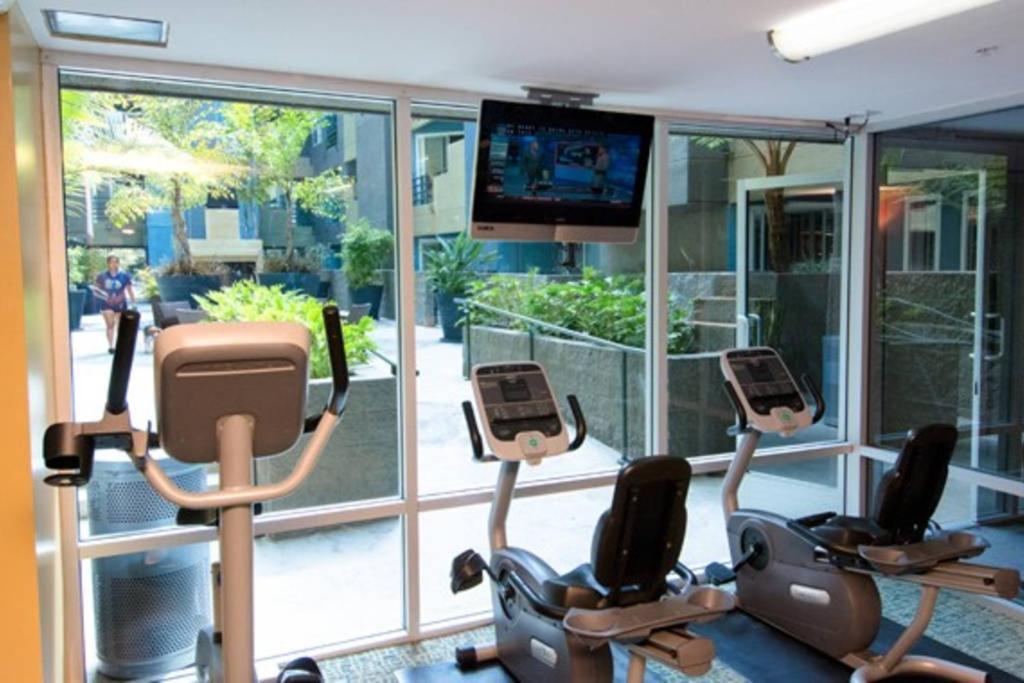 Hollywood Hills !!! One Bedroom Apartment !!! Apartment