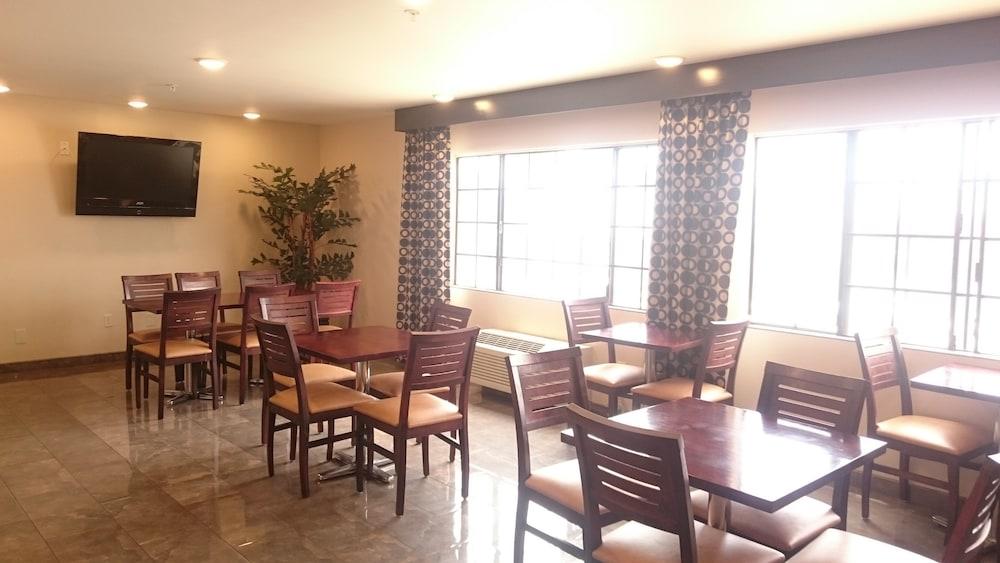 Hotel Ramada By Wyndham Culver City