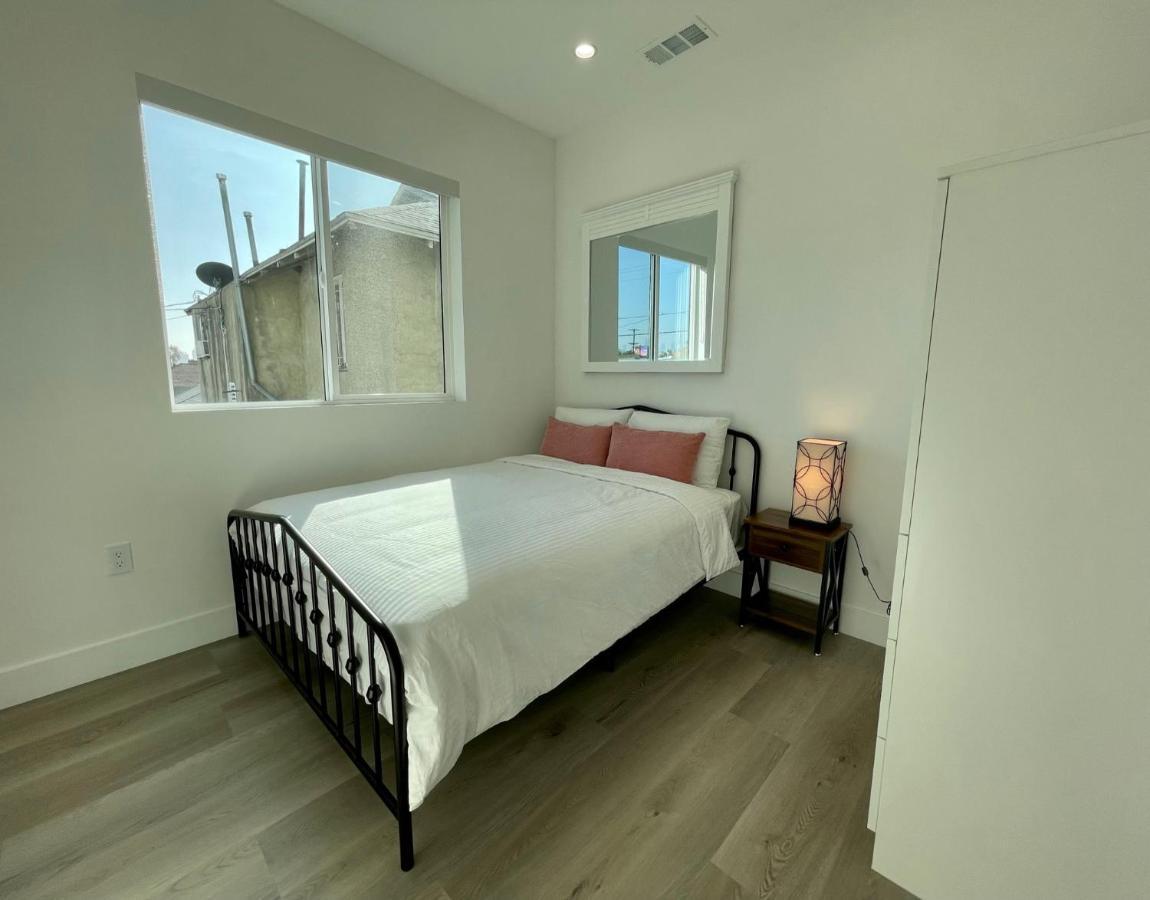 Exclusive Artist Gallery - La Location Villa Los Angeles